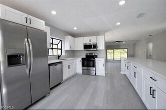 7377 Constitution Cir in Ft. Myers, FL - Building Photo - Building Photo