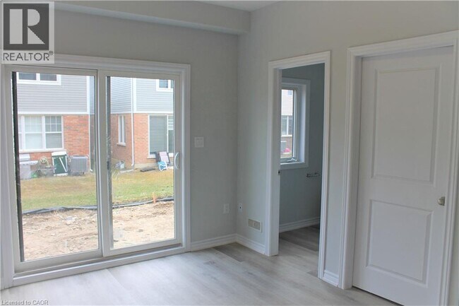 124 Compass Trail in Cambridge, ON - Building Photo - Building Photo