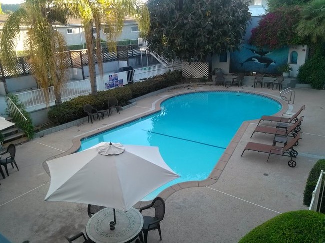 4605 Sylmar Ave in Sherman Oaks, CA - Building Photo - Building Photo