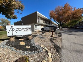 1416 Oakland Rd NE in Cedar Rapids, IA - Building Photo