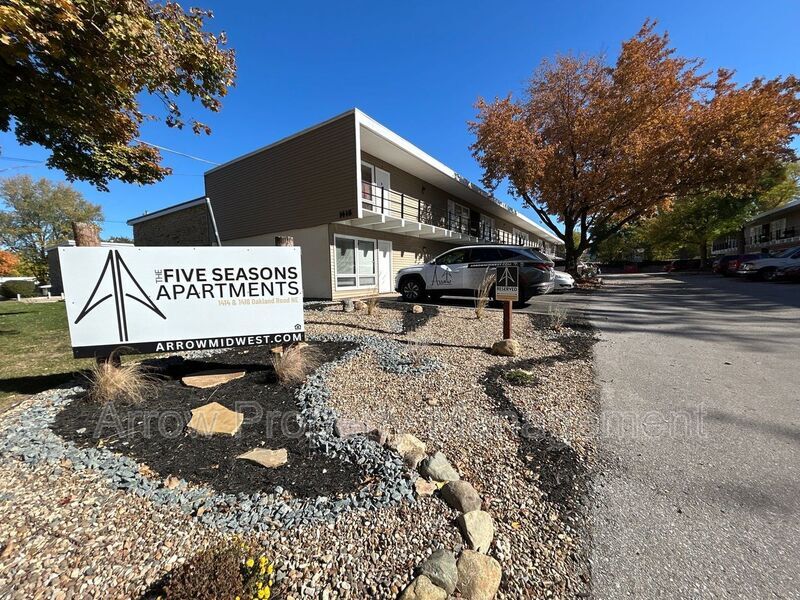 1416 Oakland Rd NE in Cedar Rapids, IA - Foto de edificio