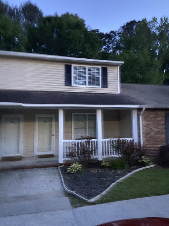 1425 Mineral Springs Rd in Dalton, GA - Foto de edificio
