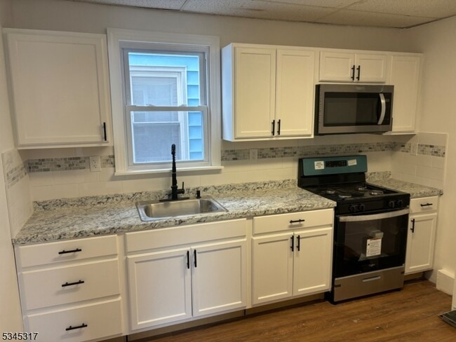 10 Washington Terrace in East Orange, NJ - Building Photo - Building Photo