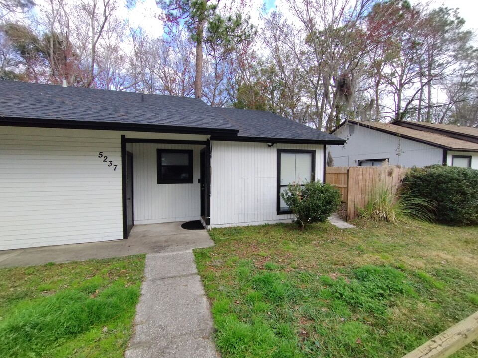 5237 Plymouth St in Jacksonville, FL - Building Photo