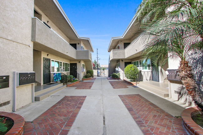 10929-10935 Pioneer Blvd in Santa Fe Springs, CA - Building Photo - Building Photo