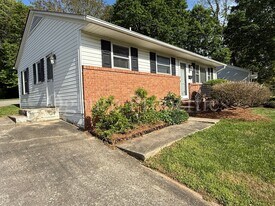 651 S Sunset Dr in Winston-Salem, NC - Building Photo