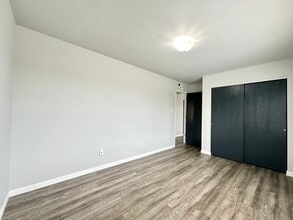 9441 Green Park Gardens Dr, Unit E in St. Louis, MO - Building Photo - Building Photo