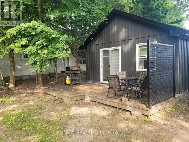 property at 687 Innisfil Beach Rd
