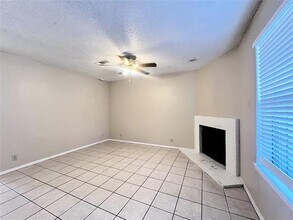 929 W Hickory St in Denton, TX - Foto de edificio - Building Photo