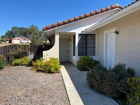 309 Oak Meadow Ln in Paso Robles, CA - Building Photo