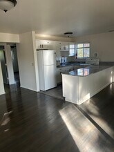 8441 Cottonwood Dr, Unit 2 in Cincinnati, OH - Foto de edificio - Building Photo