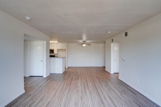 Riverglen Apartments in Los Angeles, CA - Building Photo - Building Photo