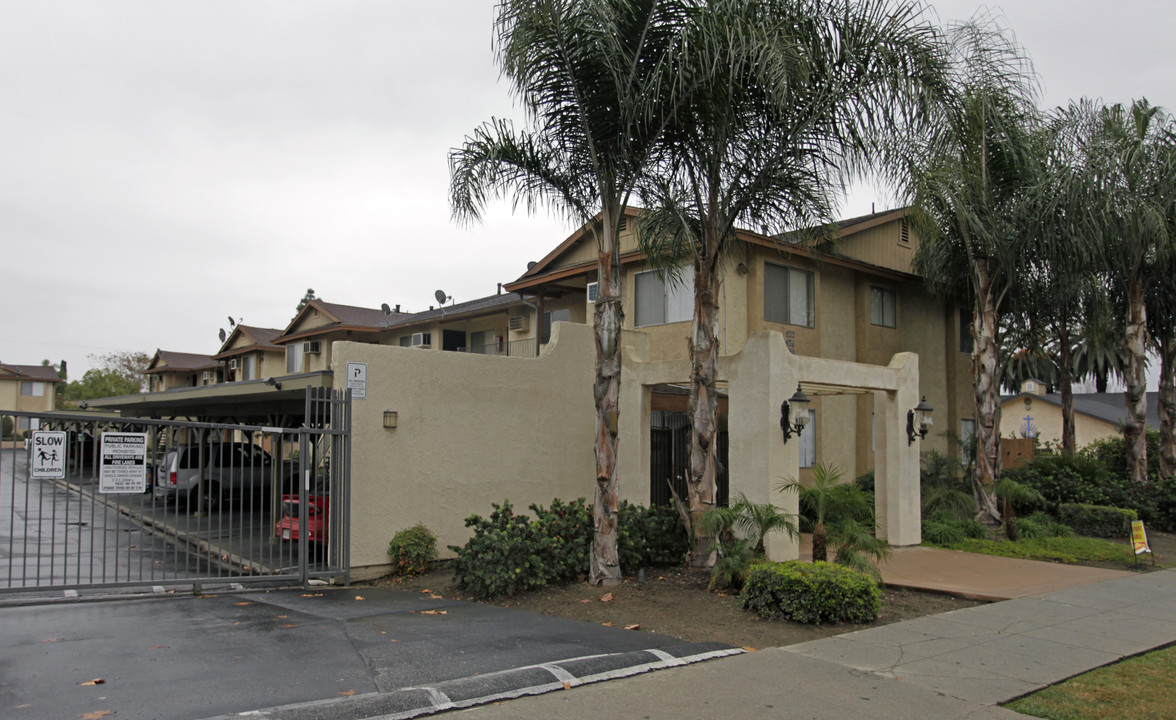 Villa Barbara Apartments in Ontario, CA - Building Photo