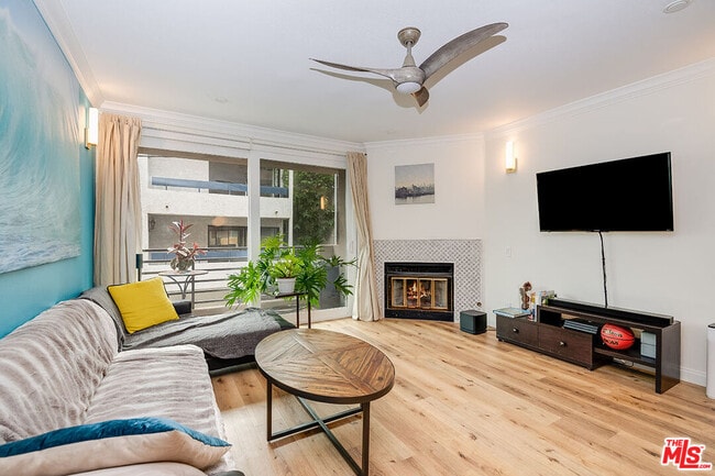 property at 20 Catamaran St