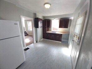 32 E 1st Ave in Latrobe, PA - Foto de edificio - Building Photo