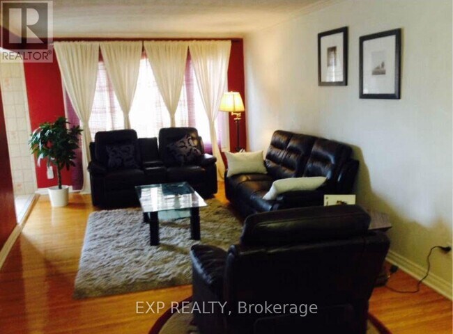 60 Seacliff Blvd in Toronto, ON - Building Photo - Building Photo