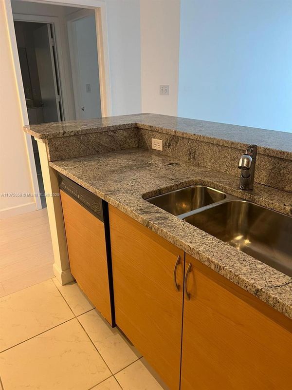 2775 NE 187th St in Aventura, FL - Building Photo - Building Photo