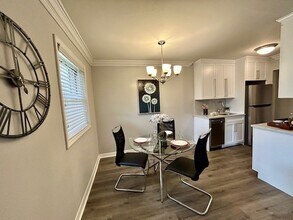 Fairfield At Selden in Selden, NY - Foto de edificio - Building Photo