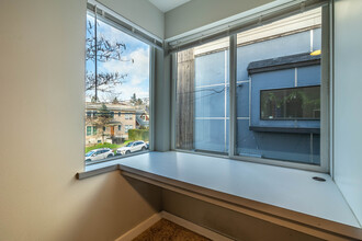 Campus Heights in Seattle, WA - Building Photo - Interior Photo