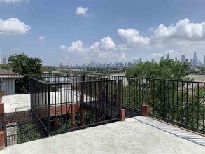 126 Randolph Ave in Jersey City, NJ - Building Photo - Building Photo