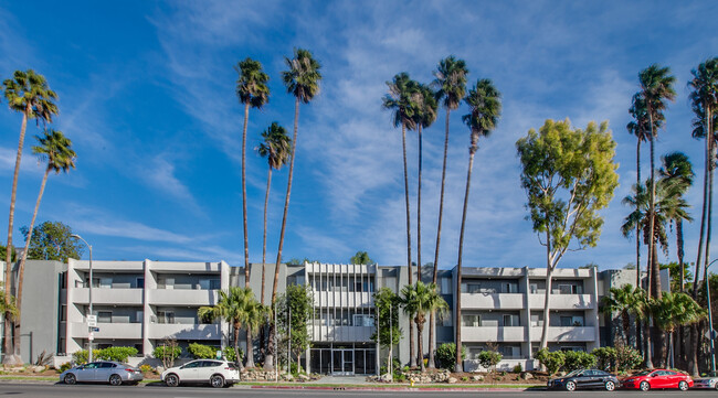 Candlewood North in Northridge, CA - Foto de edificio - Building Photo