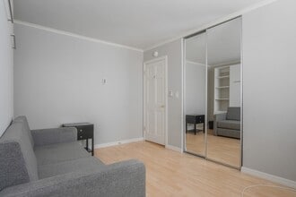 3121 Colorado Ave, Unit K in Santa Monica, CA - Building Photo - Building Photo