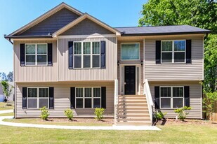 100 Comet Ct in Dallas, GA - Building Photo