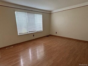2736 Raven Glass Rd in Waterford Township, MI - Building Photo - Building Photo