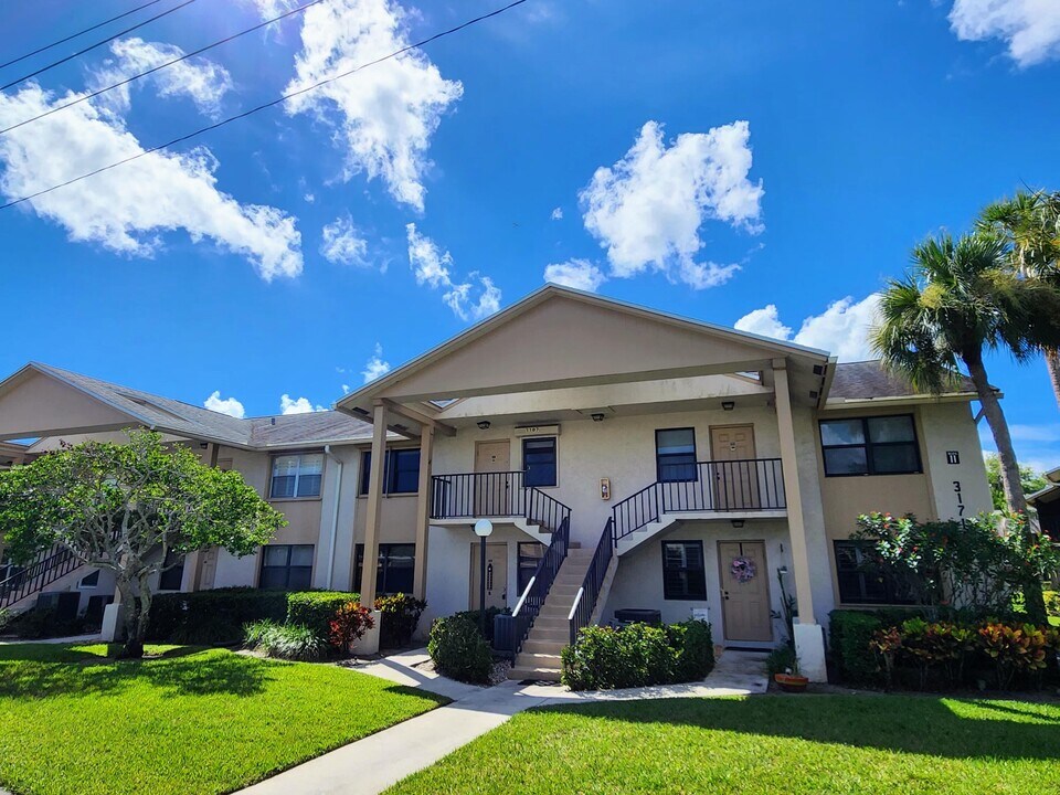 3171 SE Aster Ln in Stuart, FL - Building Photo