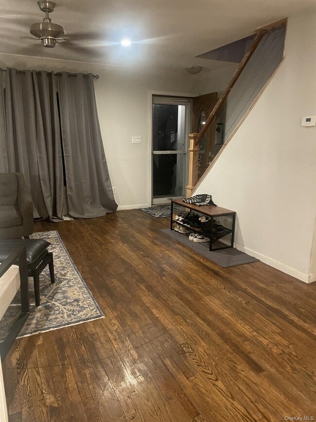 34 Virginia Ave in Plainview, NY - Foto de edificio - Building Photo