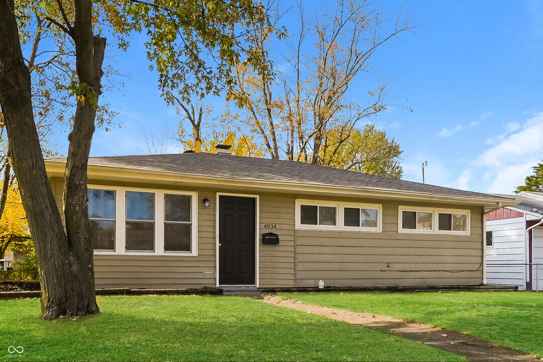 4934 N Kenyon Dr in Indianapolis, IN - Building Photo