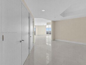 17301 Biscayne Blvd, Unit 2301 in Aventura, FL - Building Photo - Building Photo
