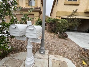 129 Standing Stone St in Las Vegas, NV - Building Photo - Building Photo