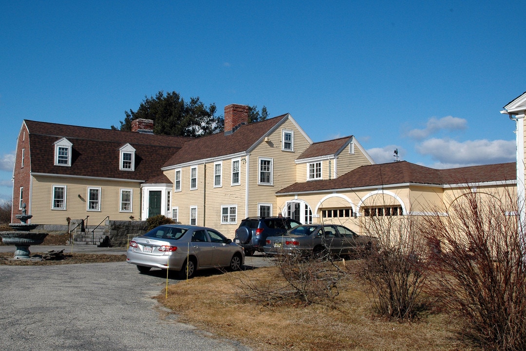 122 Old Ayer Rd in Groton, MA - Building Photo