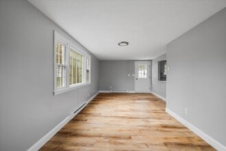 949 South St, Unit South Street in Bridgewater, MA - Building Photo - Building Photo