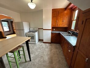 406 Oliver Ave N, Unit 2 in Minneapolis, MN - Foto de edificio - Building Photo