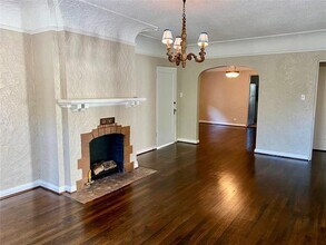 6245 Richmond Ave in Dallas, TX - Building Photo - Building Photo