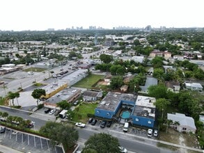 37 SW 14th St in Dania Beach, FL - Building Photo - Building Photo