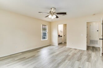 8004 Cayenne Way in Pensacola, FL - Foto de edificio - Building Photo