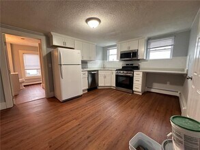 30 Hawthorne St in Providence, RI - Building Photo - Building Photo