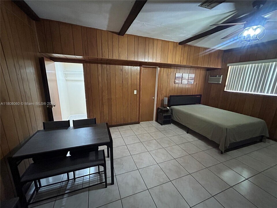 7221 Harbour Blvd in Miramar, FL - Building Photo