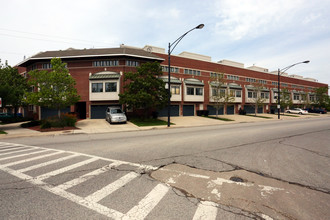 2448 W Grand Ave in Chicago, IL - Building Photo - Building Photo