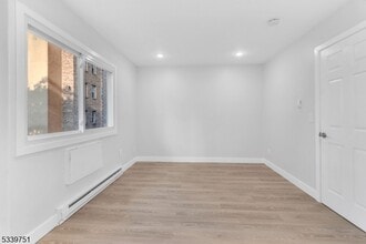 557 S Broad St, Unit A5 in Elizabeth, NJ - Building Photo - Building Photo