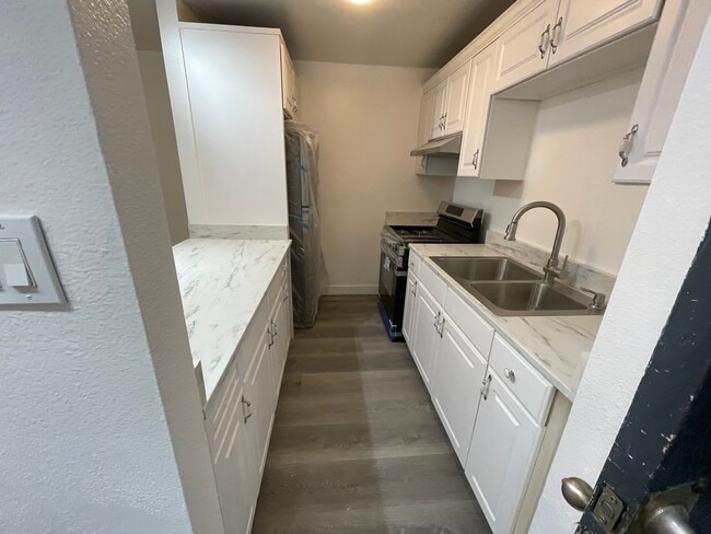 property at 3030 Valle Vista Dr