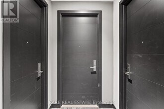 488-3488 University Ave in Toronto, ON - Building Photo - Building Photo