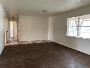 202 N 5th St in Midlothian, TX - Building Photo - Building Photo