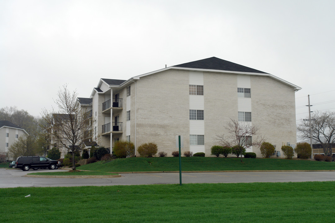 White Hill Condominiums in Valparaiso, IN - Building Photo