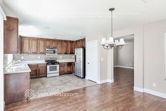 686 Point Bluff St in Henderson, NV - Building Photo - Building Photo