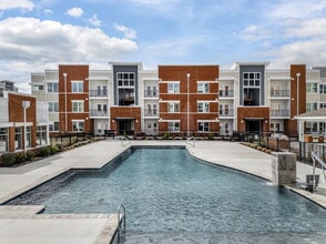 Elevate 17 I in Virginia Beach, VA - Building Photo - Building Photo