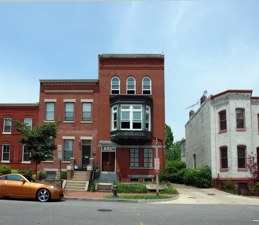 316 Independence Ave SE in Washington, DC - Building Photo